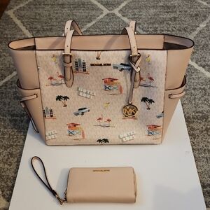 Michael Kors Gilly Large Drawstring Tote And Wallet. Hotel Kors Limited Edition